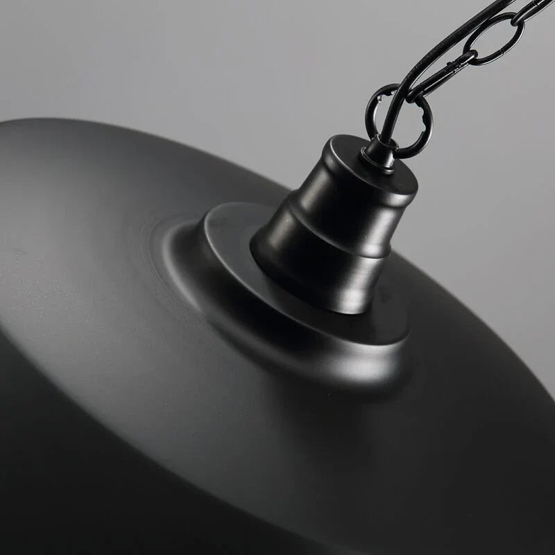 Suspension industrielle noire en fer - Isara